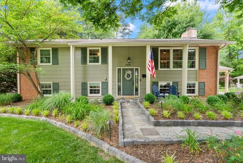 Photo of 8446 Porter Lane, ALEXANDRIA, VA 22308 (MLS # VAFX2315058)