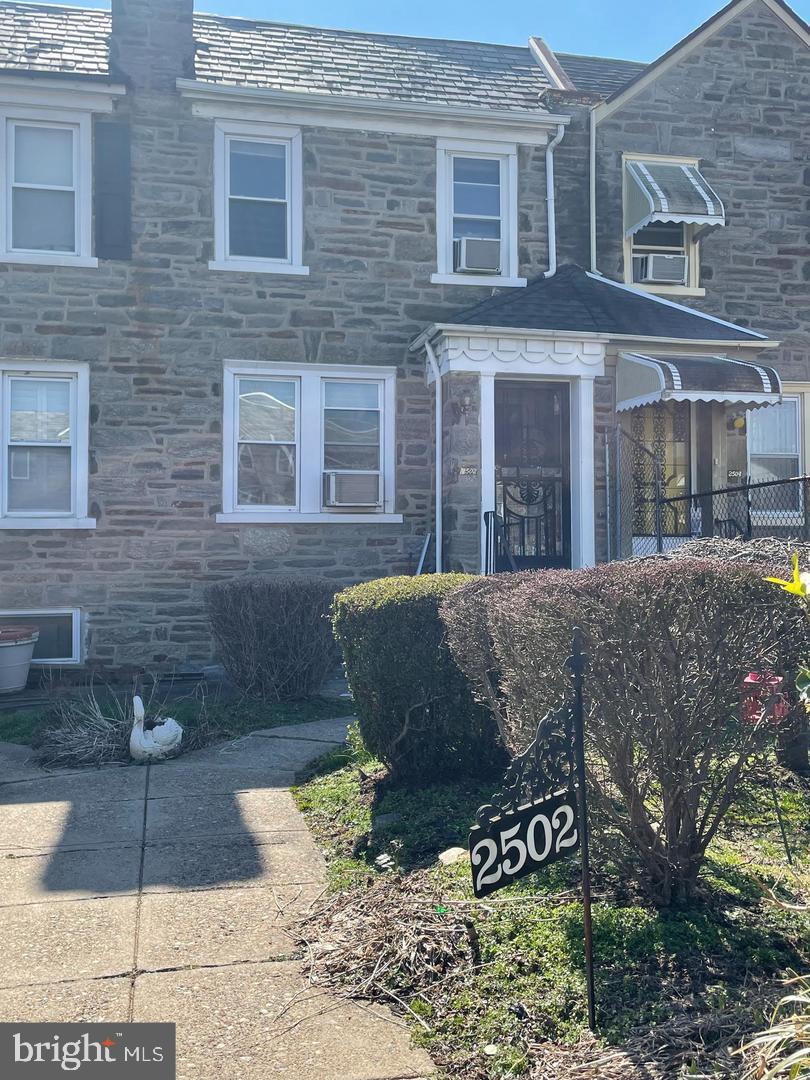 WEST OAK LANE - Residential Lease