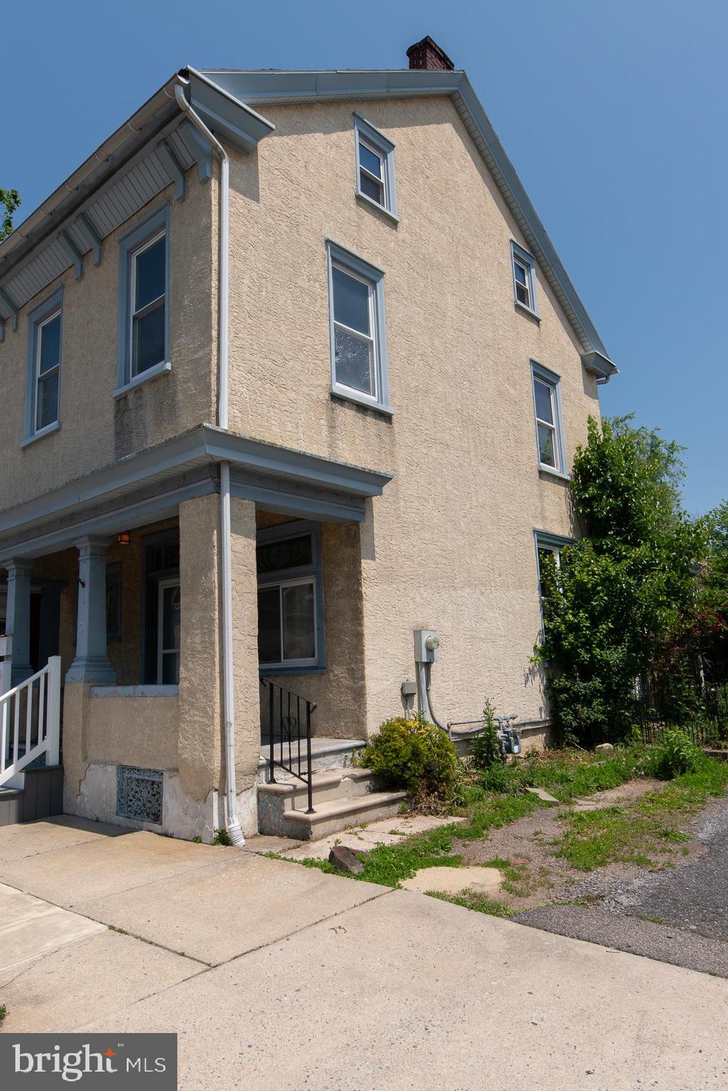 21 E 3RD STREET