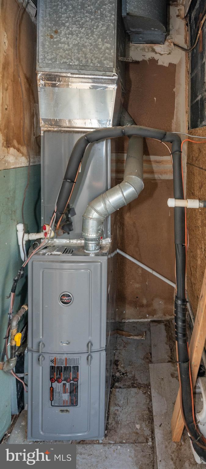 HUNTCREST CONDOMINIUM - Residential