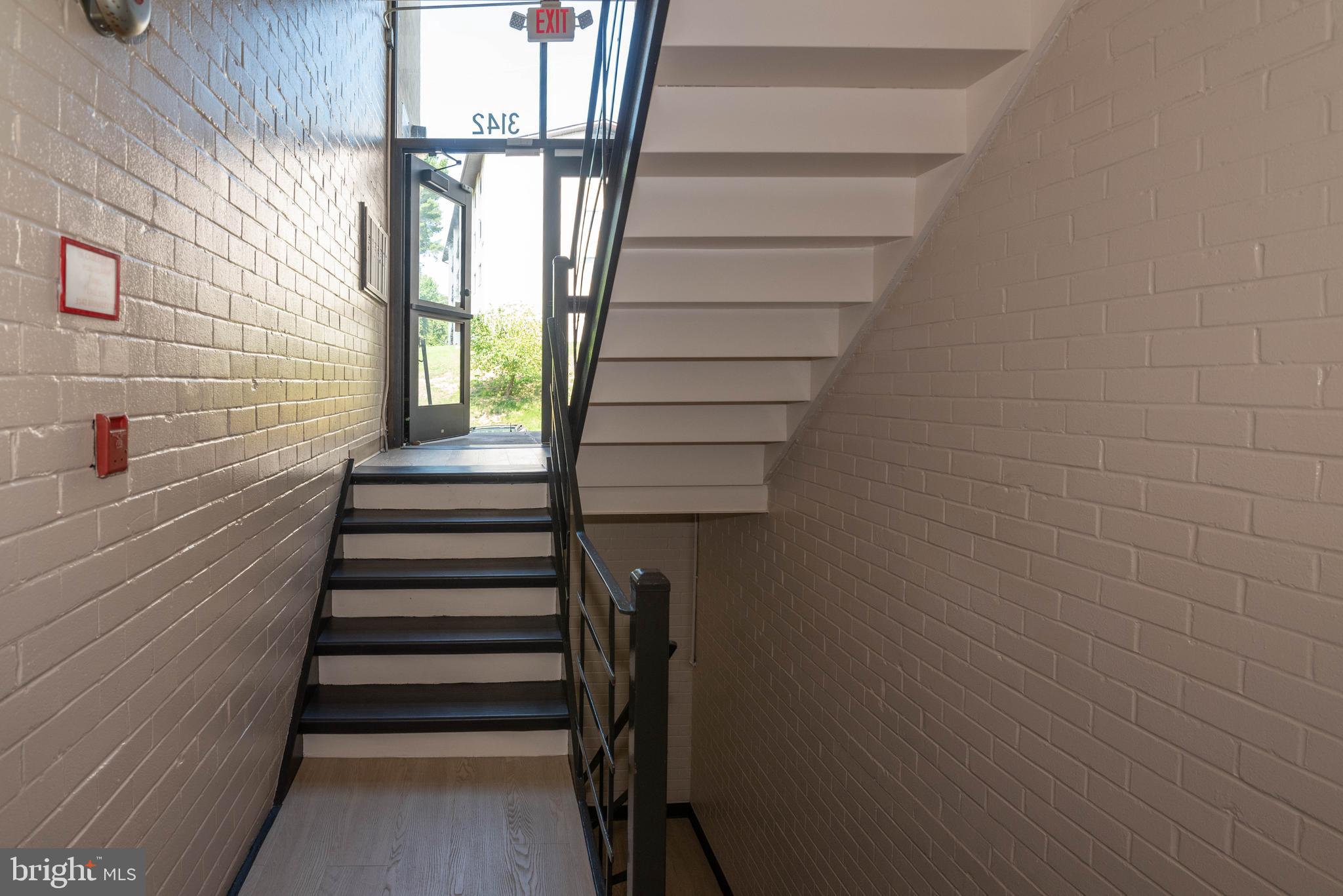 HUNTCREST CONDOMINIUM - Residential