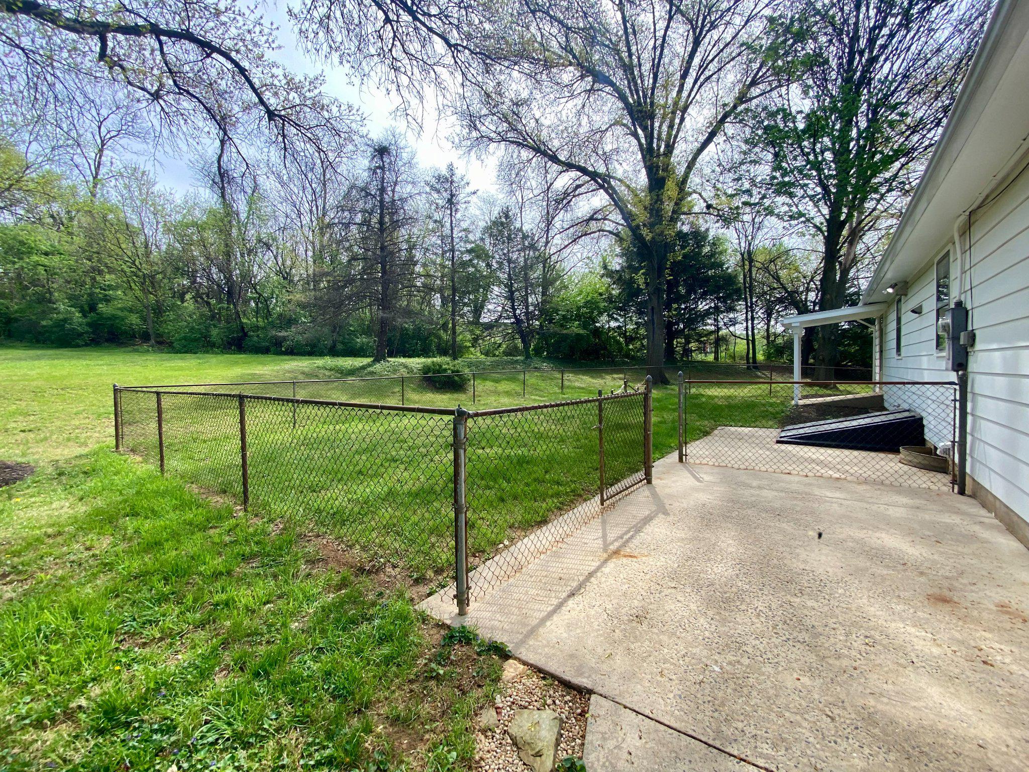 4015 JEFFERSON PIKE B