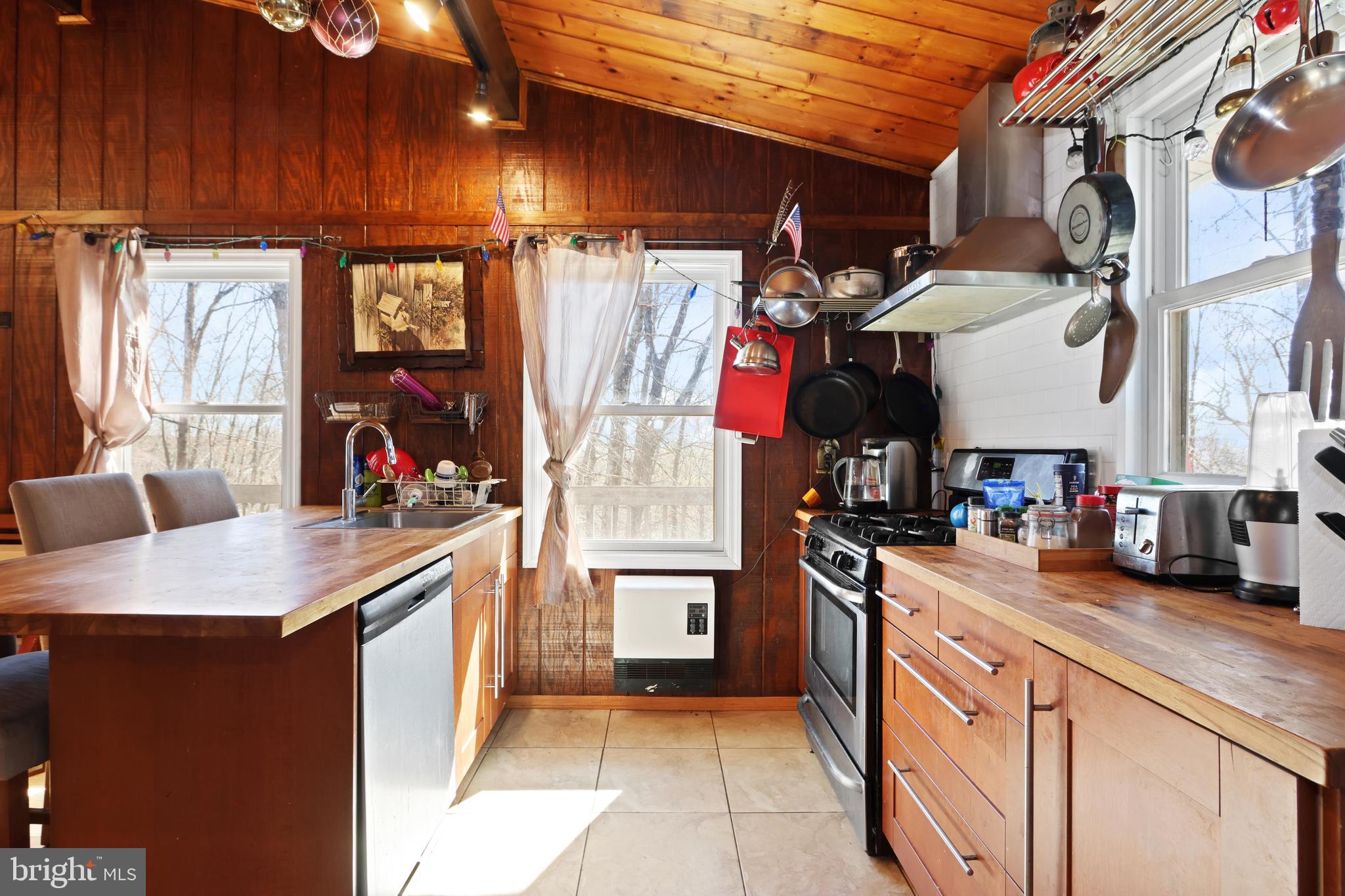 POCONO MOUNTAIN LAKE ESTATES - Residential