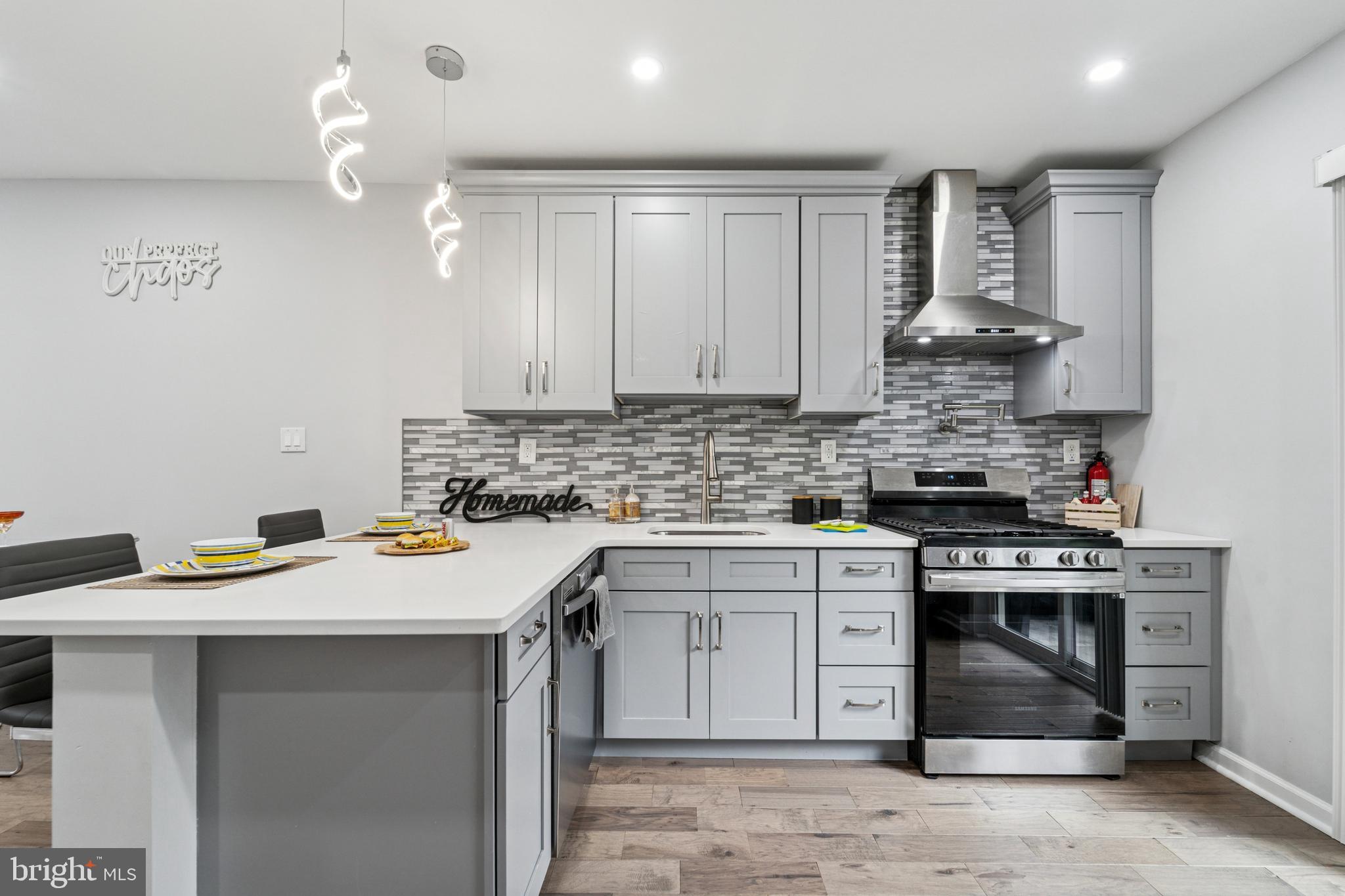 POINT BREEZE - Residential