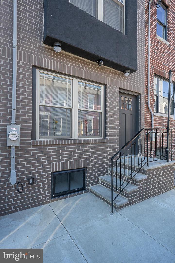 Welcome to 2124 Fernon St — a beautifully renovated gem located on a fantastic block in sought-after Point Breeze! This stunning 3-story, 4-bedroom, 3-bathroom home offers approximately 1,800 sq. ft. of modern living with thoughtful design and top-quality finishes throughout.
Step inside to find high ceilings, gorgeous hardwood floors, and a bright, open layout. The chef’s kitchen features premium finishes and flows seamlessly into the living and dining spaces. Upstairs, the third floor is dedicated entirely to a luxurious master suite, providing the ultimate private retreat.
Enjoy year-round comfort with dual-zoned heating and air, and take advantage of two incredible outdoor spaces — a large private rear patio for entertaining and a spectacular roof deck with sweeping city views.
Every room is wired for internet and cable, and the entire home is hardwired for security, ensuring both convenience and peace of mind. The finished basement offers abundant storage and flexible space for a gym, office, or media room.
With its prime location, exceptional features, and modern upgrades, 2124 Fernon St is the perfect place to call home in the heart of Philadelphia.