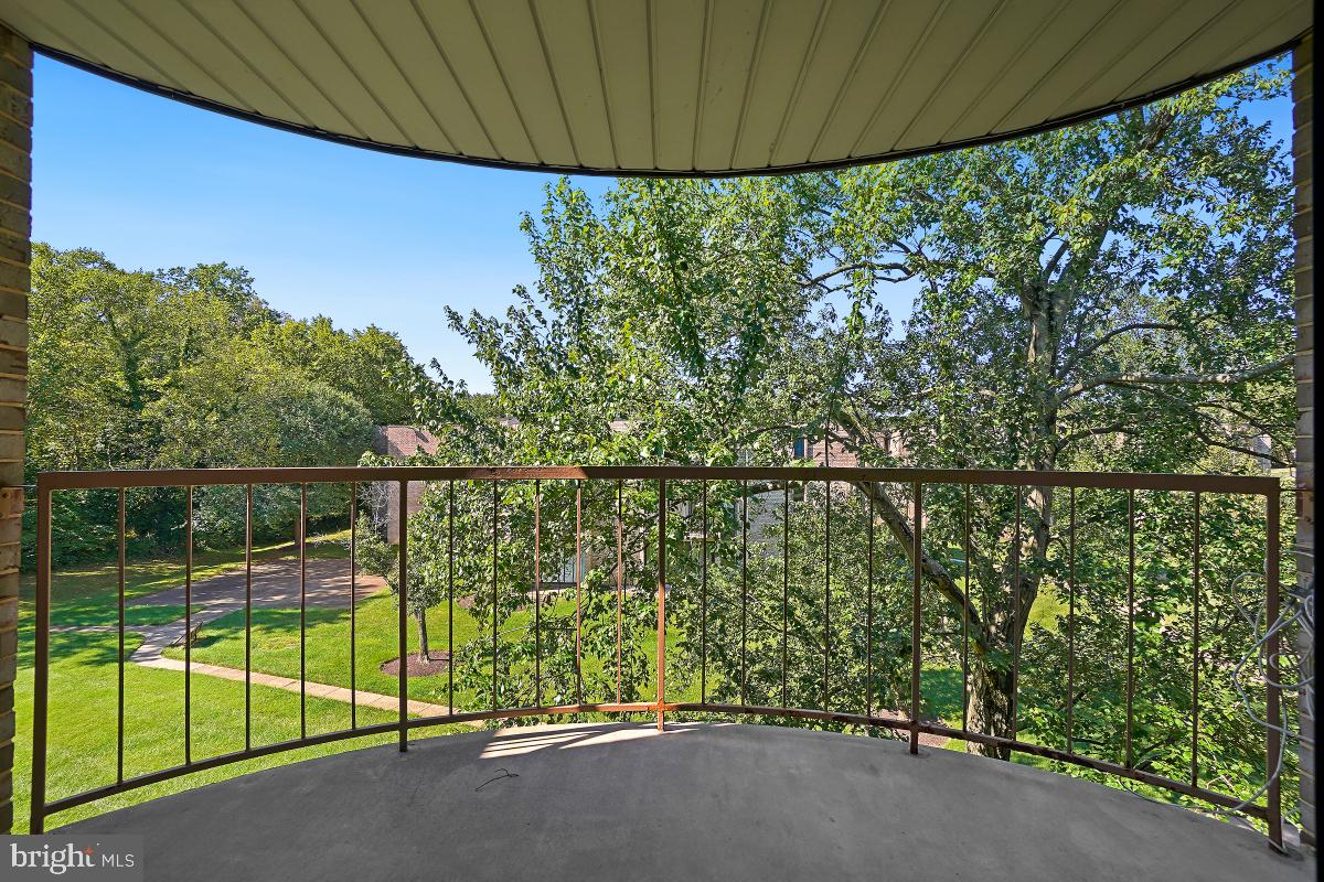 HUNTLEY SQUARE CONDOMINIUMS - Residential