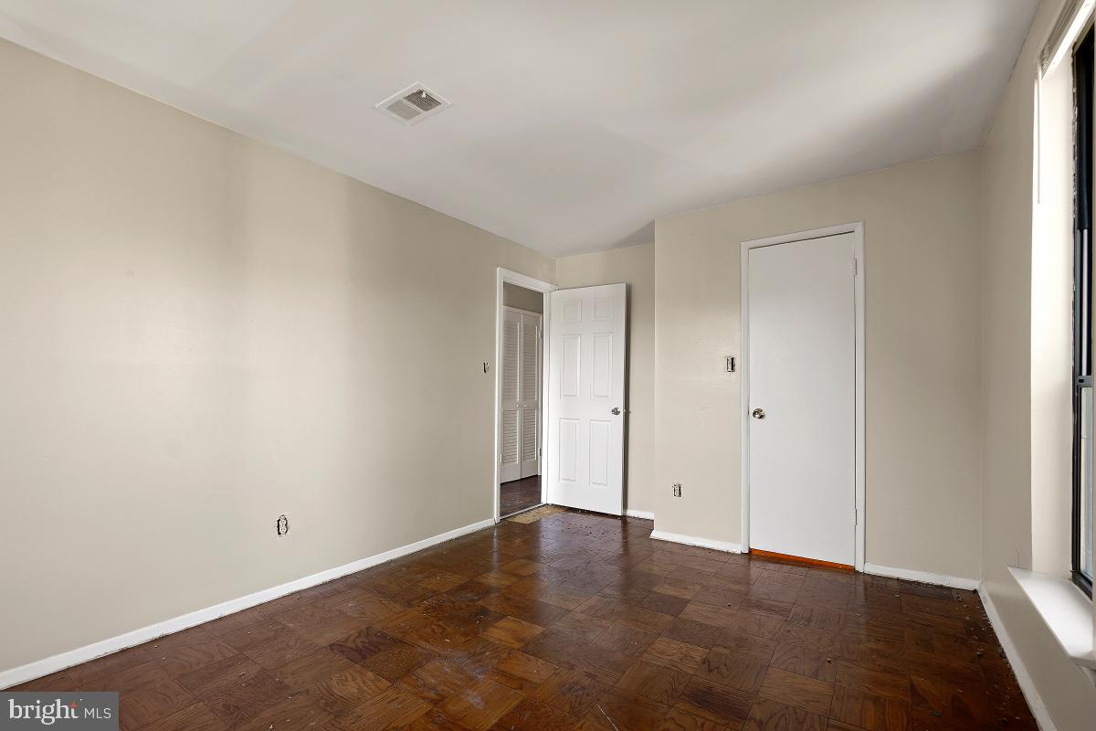 HUNTLEY SQUARE CONDOMINIUMS - Residential