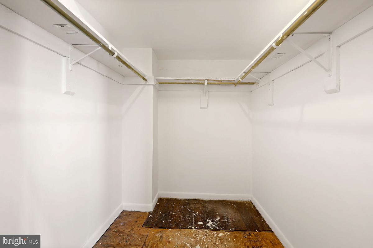 HUNTLEY SQUARE CONDOMINIUMS - Residential