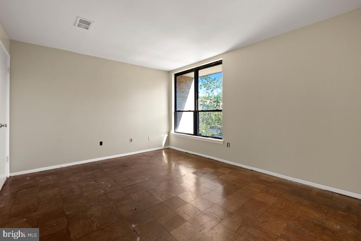 HUNTLEY SQUARE CONDOMINIUMS - Residential