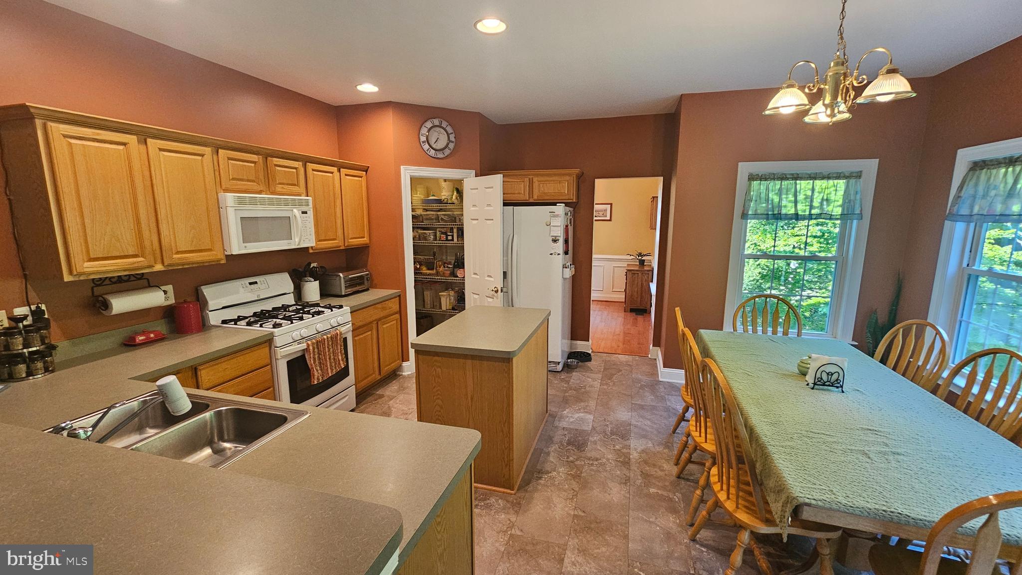 WHISPERING WOODS - Residential