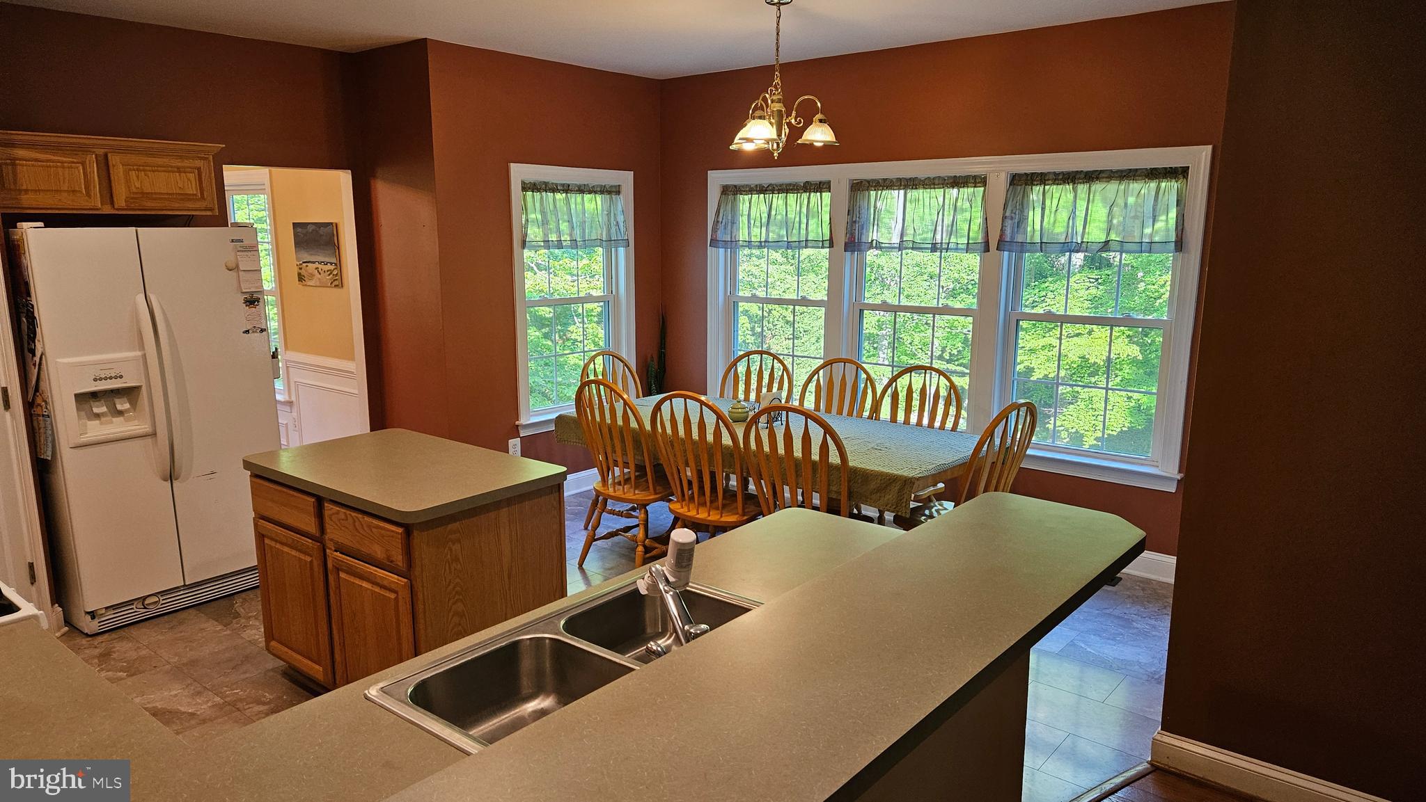 WHISPERING WOODS - Residential