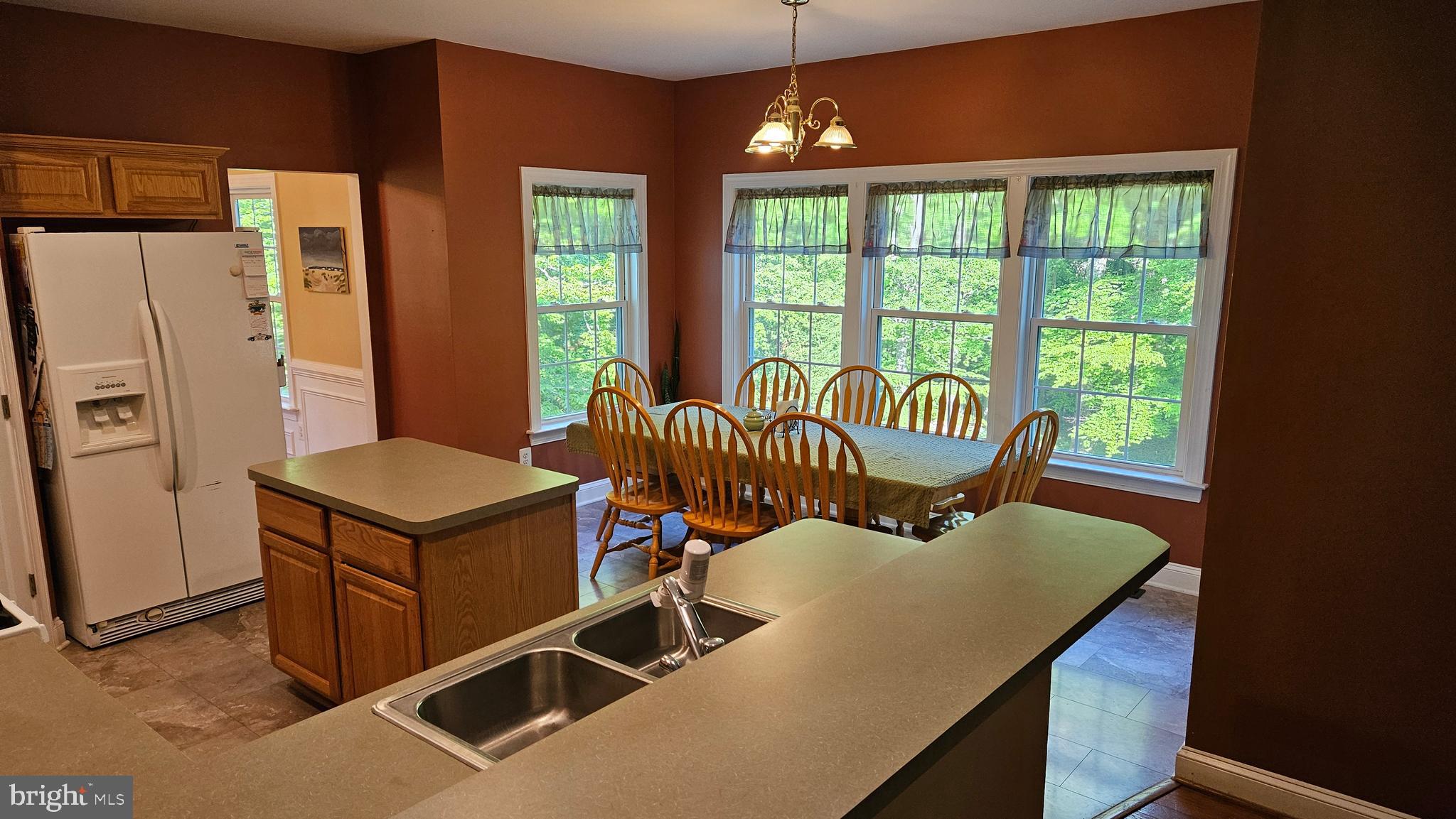 WHISPERING WOODS - Residential