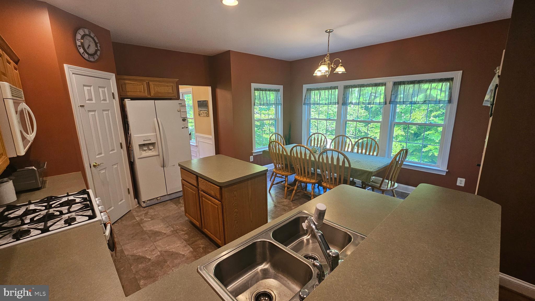 WHISPERING WOODS - Residential