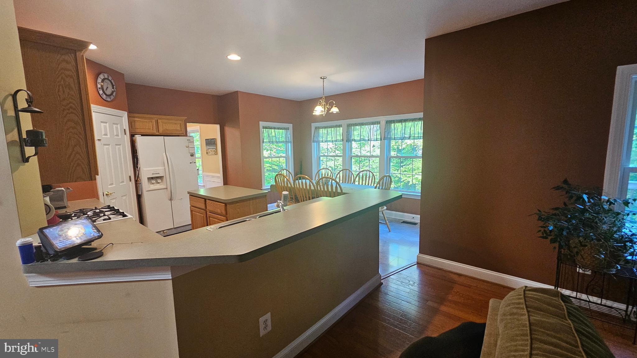 WHISPERING WOODS - Residential