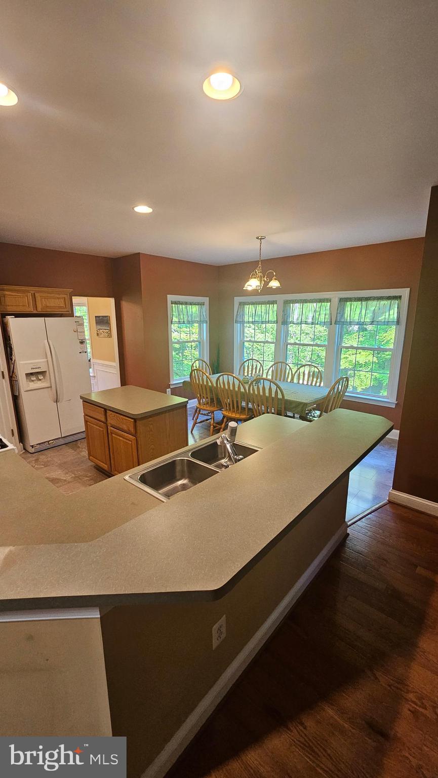 WHISPERING WOODS - Residential