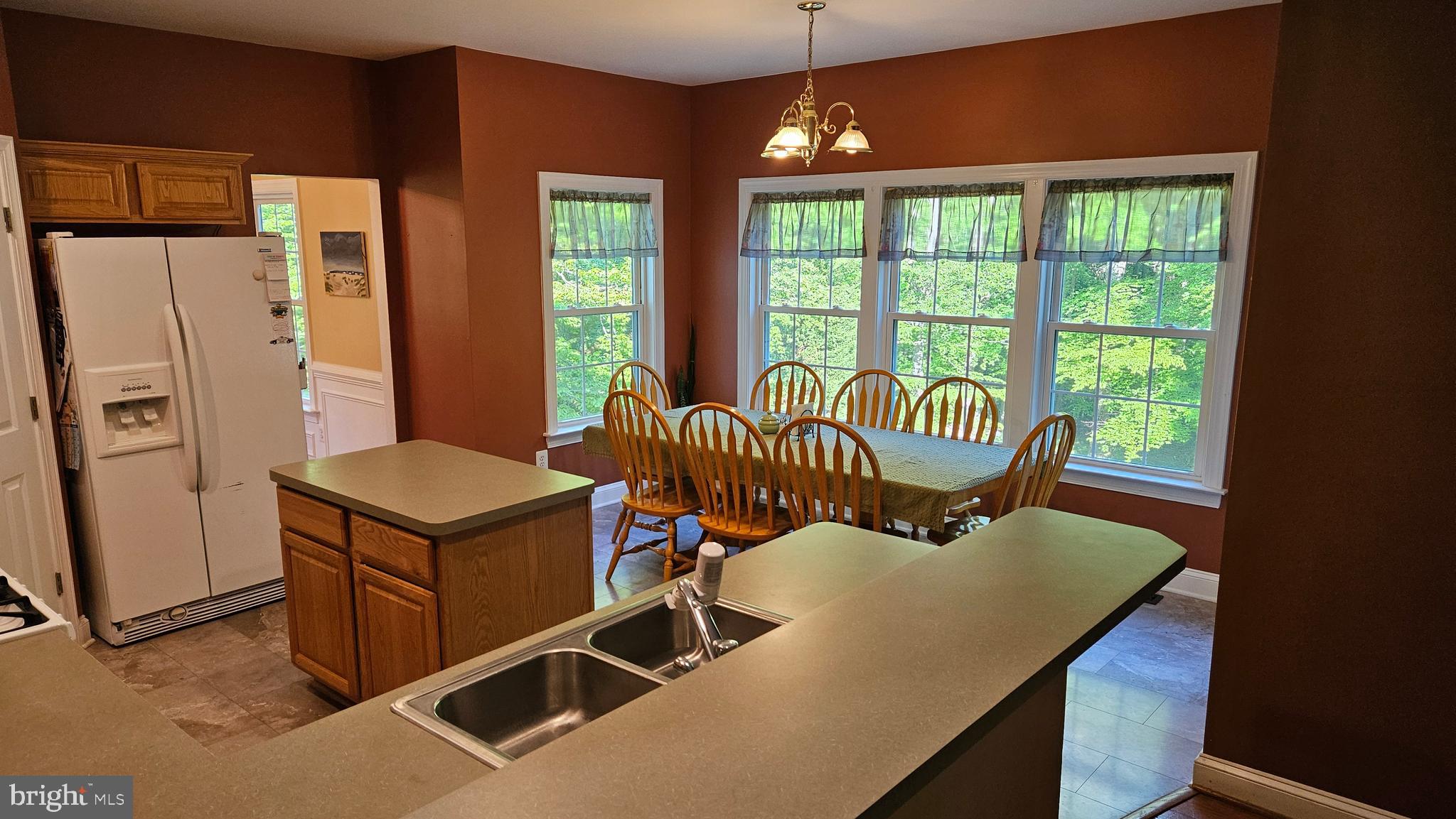 WHISPERING WOODS - Residential