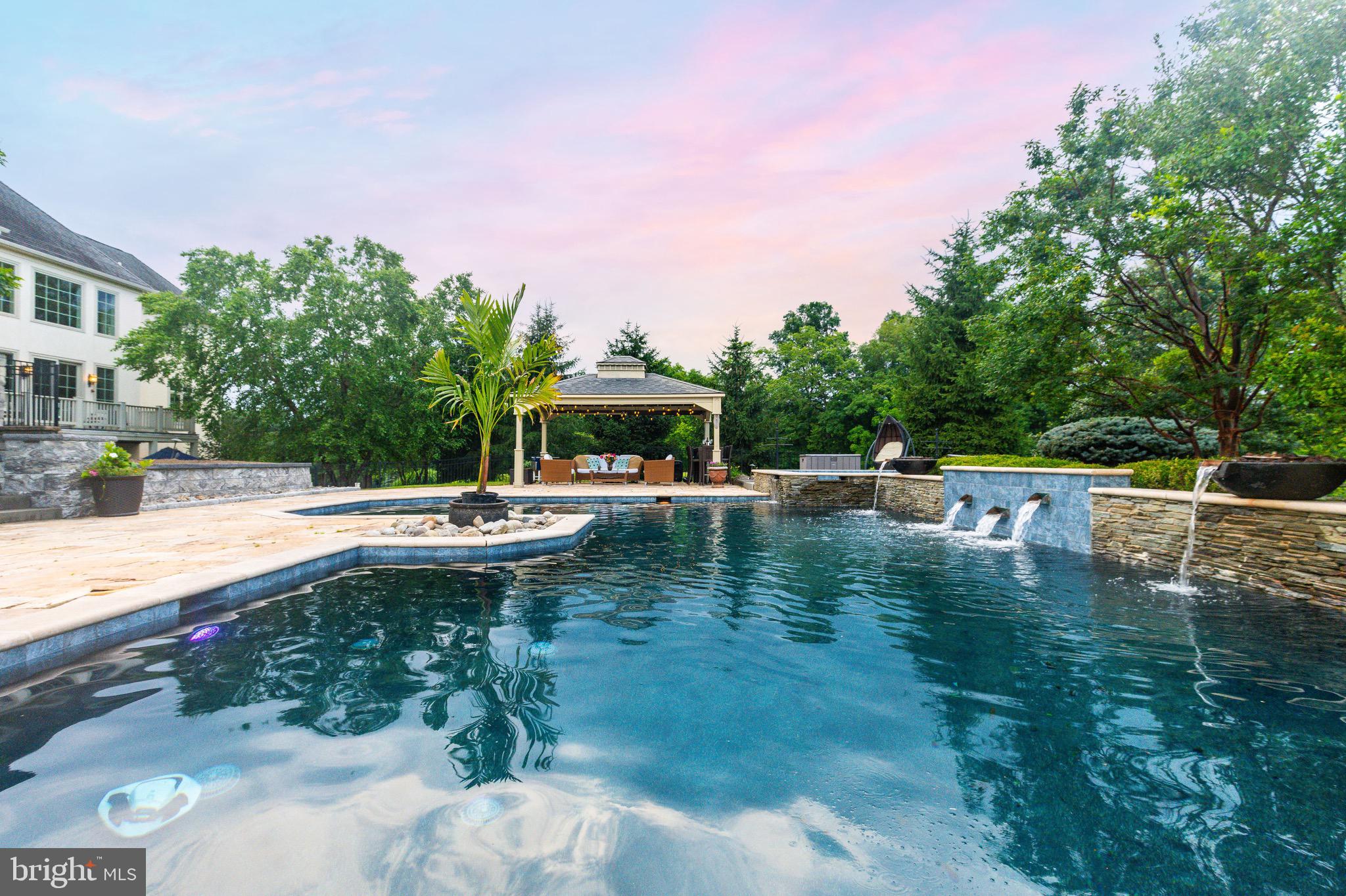 CREEKS BEND - Residential