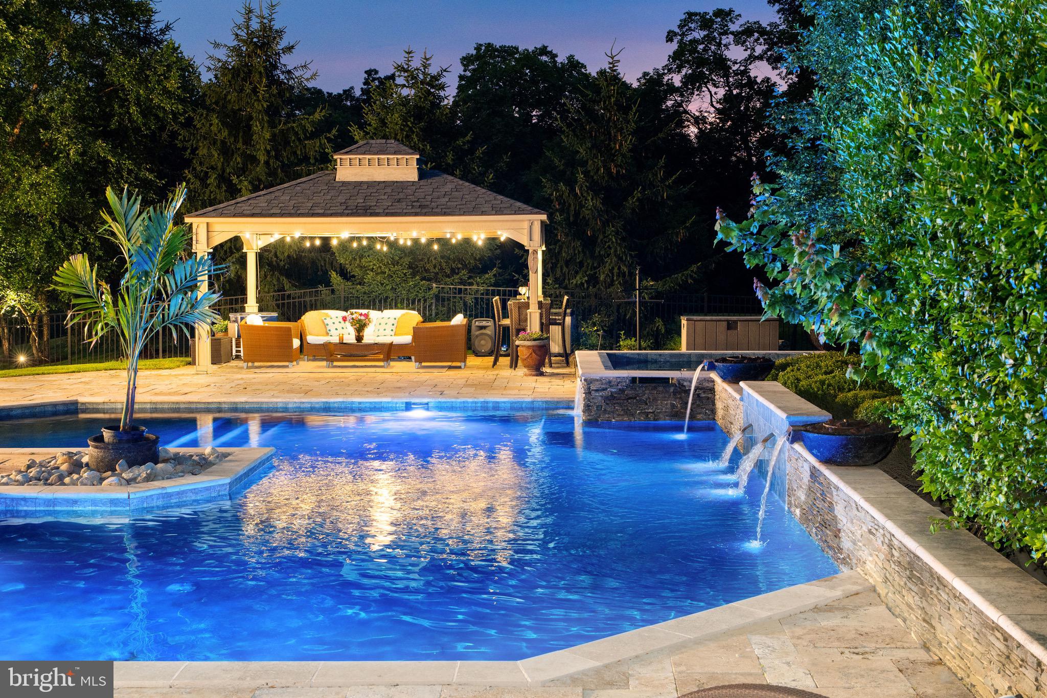 CREEKS BEND - Residential