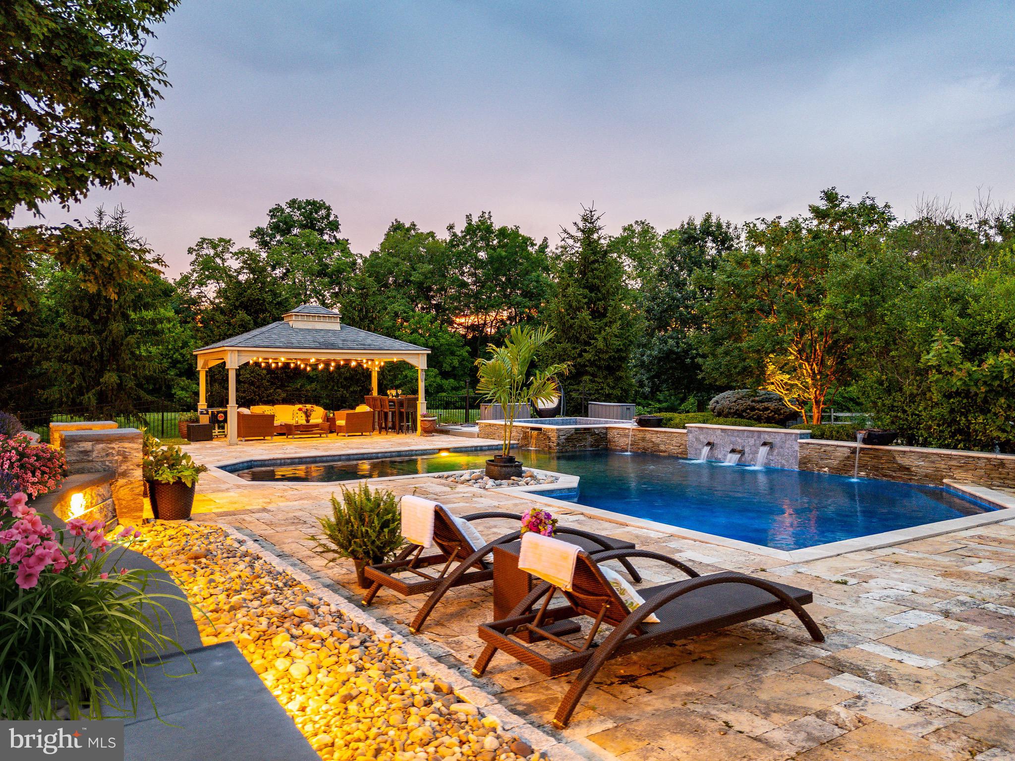 CREEKS BEND - Residential