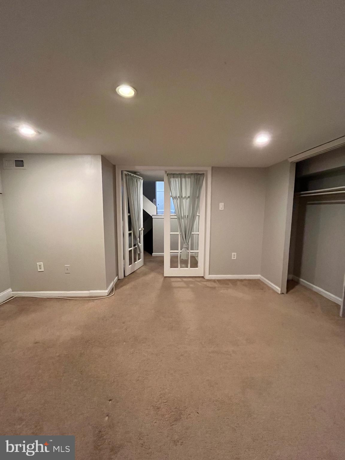 SPRING GARDEN - Residential Lease