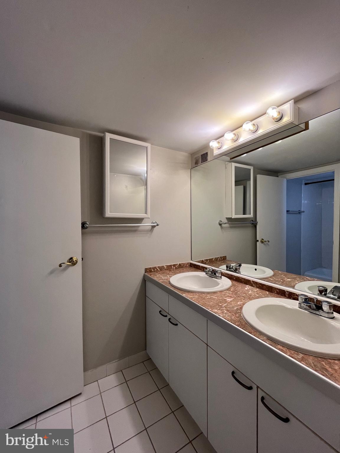 SPRING GARDEN - Residential Lease