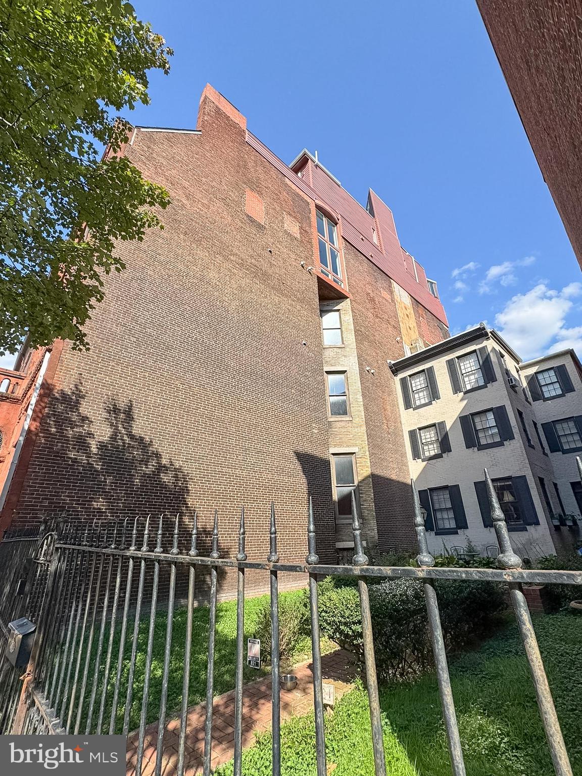 823 PARK AVENUE