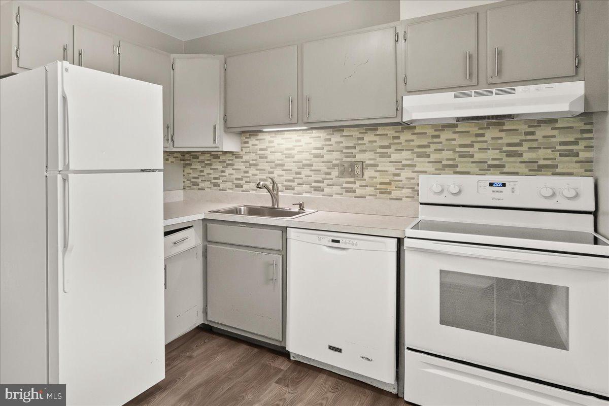 GLADE TOWN - Residential