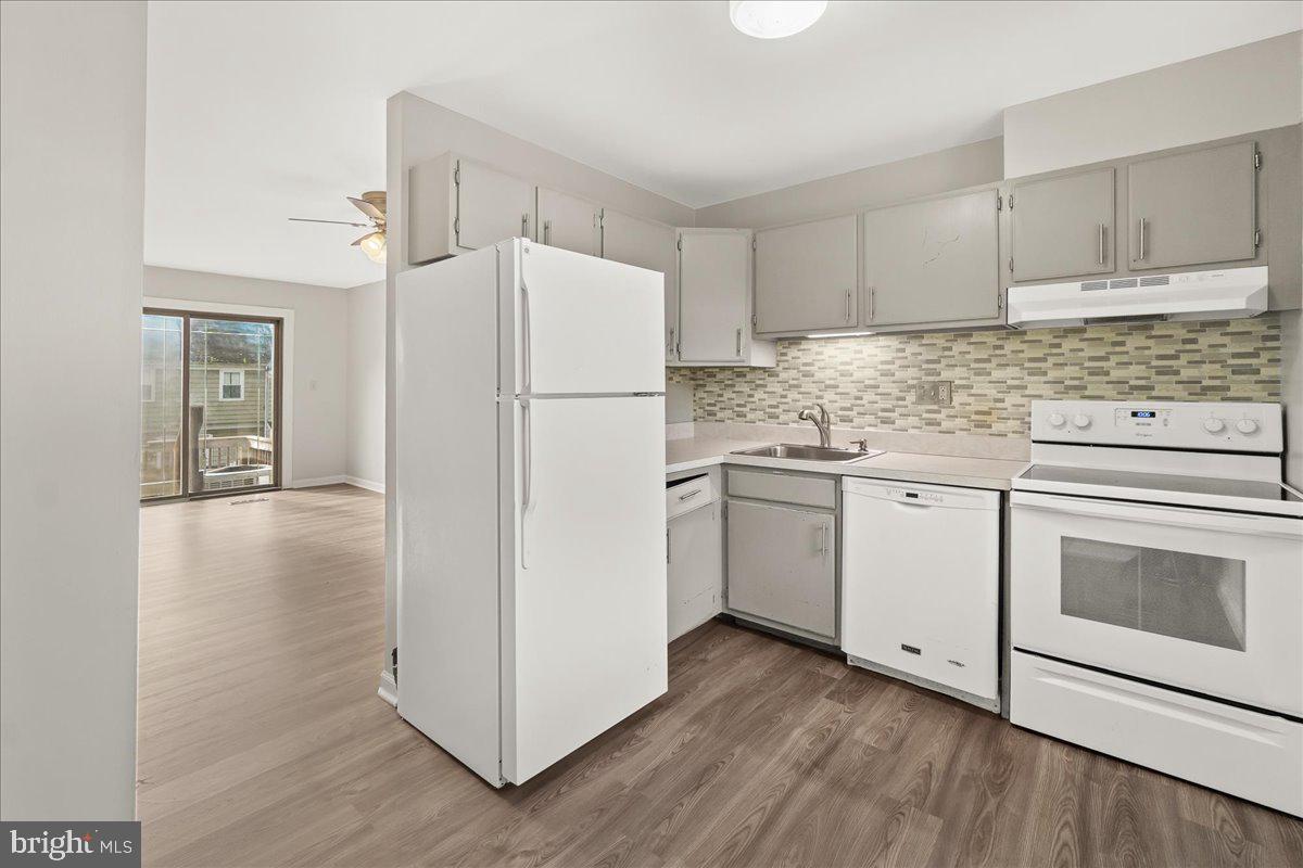 GLADE TOWN - Residential