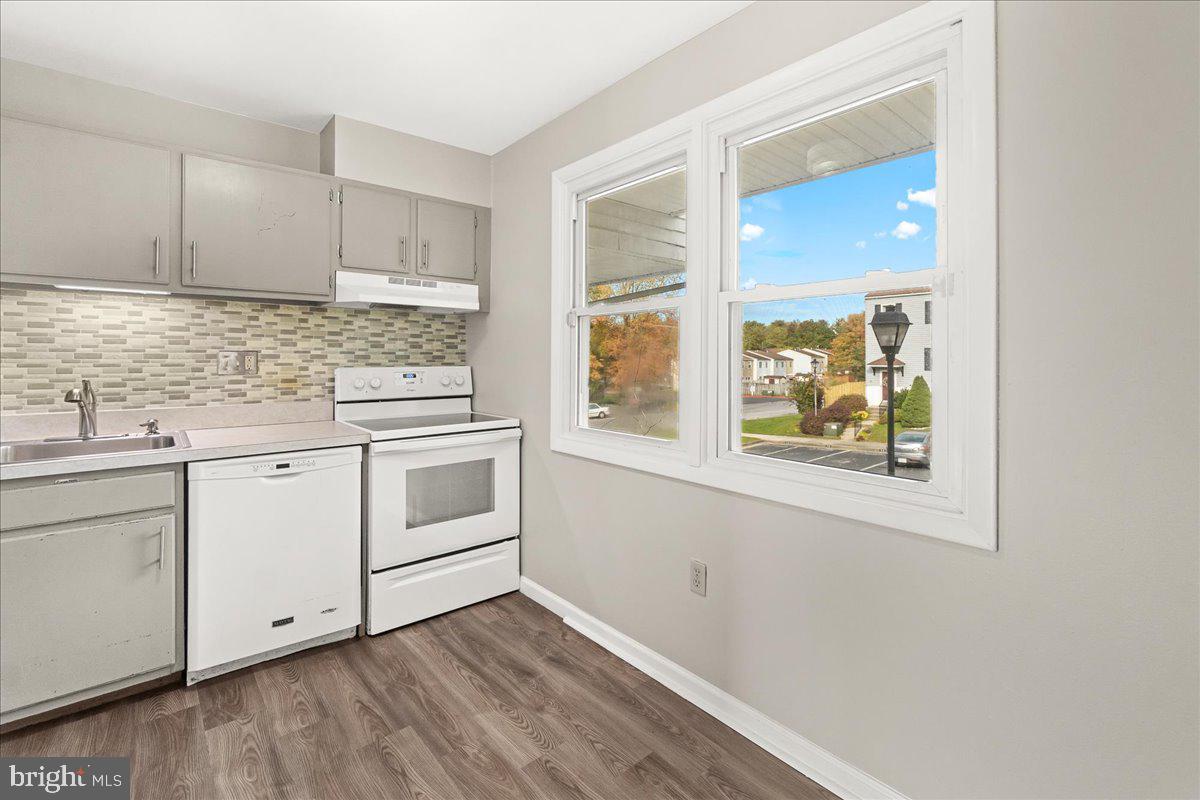 GLADE TOWN - Residential