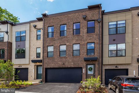 Photo of 1622 Fellowship Square, RESTON, VA 20190 (MLS # VAFX2314398)