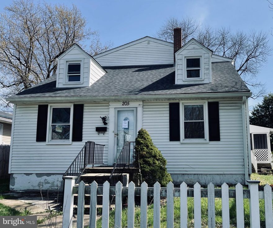 Don't miss this cozy home in the sought after neighborhood Brooklyn Heights. Welcome and be greeted with an open floor plan,  hardwood floors, natural lighting.  large living room and nice size kitchen/dining combo. The upper level boasts spacious bedroom sizes with built-in cabinets and wood floors, and a full bath with separate tub and shower. Relax and have fun in the enclosed front porch with great view of the front yard and street. A convenient location - near  schools, shopping and major roadways.