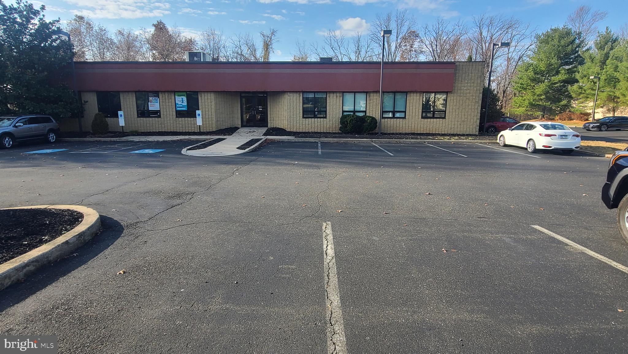 1800 square feet office space available in North Wales, Montgomery County. Entrance with service window leads to an open floor plan with two private offices, cafeteria area and private bathroom. Loads of parking available and two entrances. With this open floor plan tenants have the ability to accommodate any office setting. Easy access and accessible to major road arteries plus local eateries. Great location!