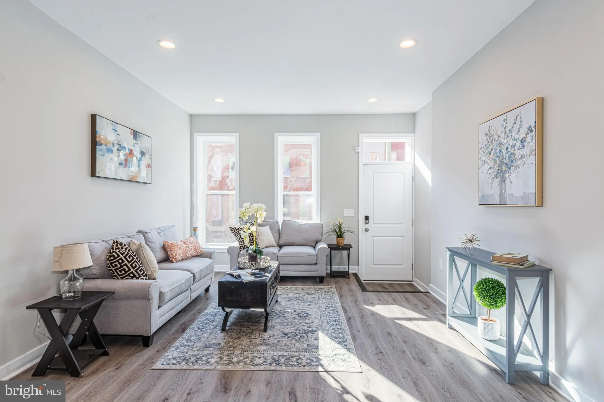 Baltimore, Maryland 21201, United States, 3 Bedrooms Bedrooms, ,3 BathroomsBathrooms,Residential,Pending,72144