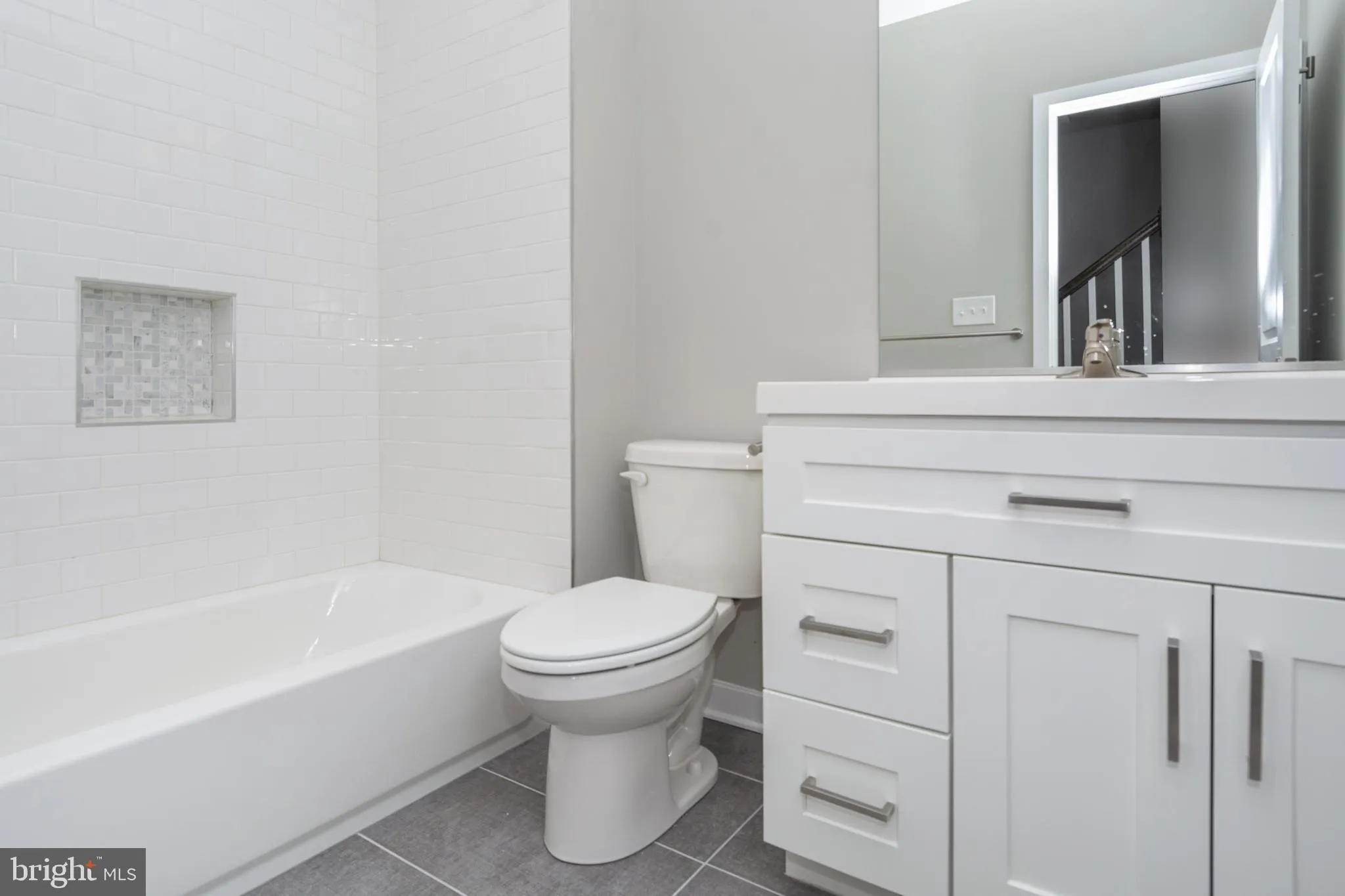 Baltimore, Maryland 21201, United States, 3 Bedrooms Bedrooms, ,3 BathroomsBathrooms,Residential,Pending,72144
