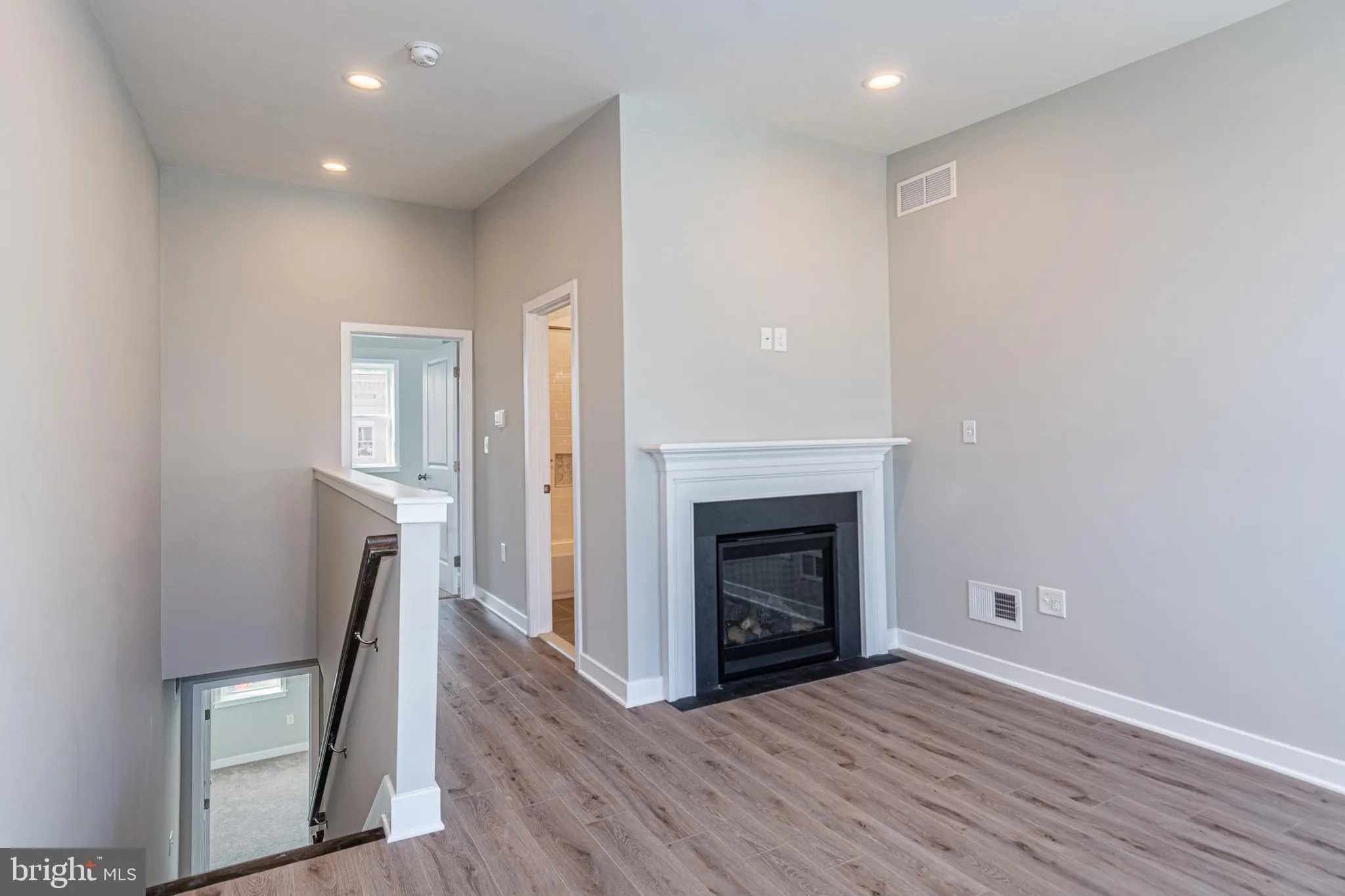 Baltimore, Maryland 21201, United States, 3 Bedrooms Bedrooms, ,3 BathroomsBathrooms,Residential,Pending,72144