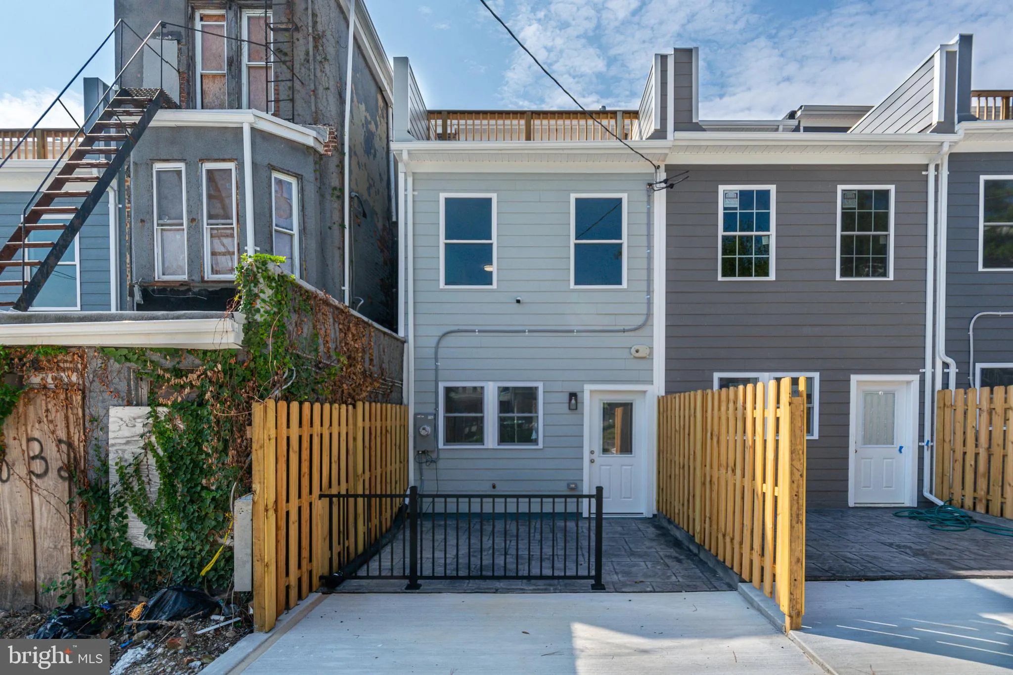 Baltimore, Maryland 21201, United States, 3 Bedrooms Bedrooms, ,3 BathroomsBathrooms,Residential,Pending,72144