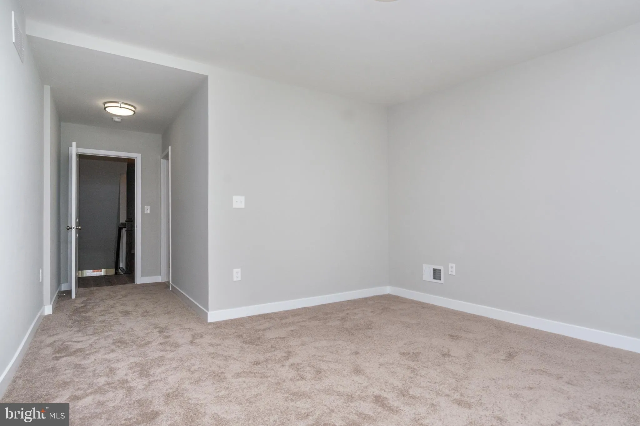 Baltimore, Maryland 21201, United States, 3 Bedrooms Bedrooms, ,3 BathroomsBathrooms,Residential,Pending,72144