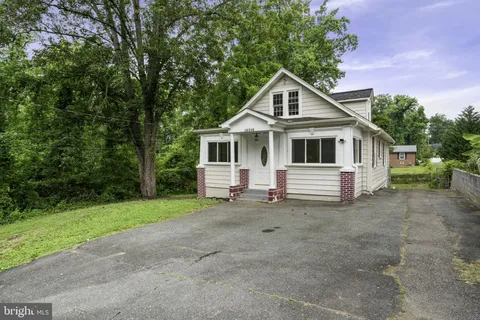 19316 Weaver Road, Triangle, VA MLS: VAPW2080640