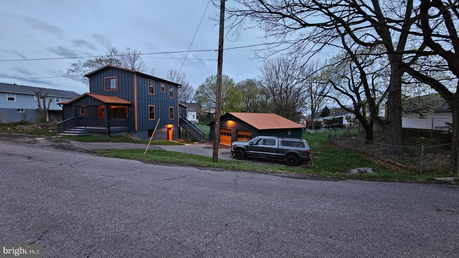 823 E FIRST STREET
