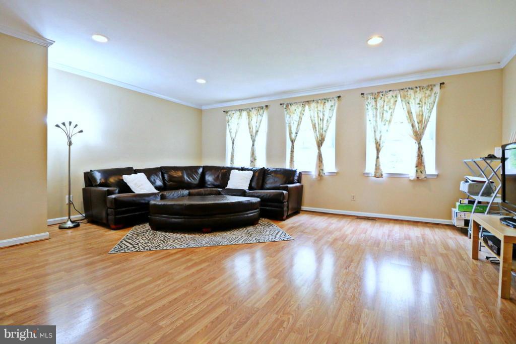 CARLTON SQUARE - Residential