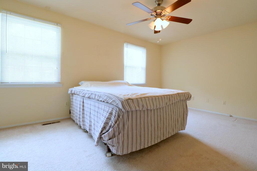 CARLTON SQUARE - Residential