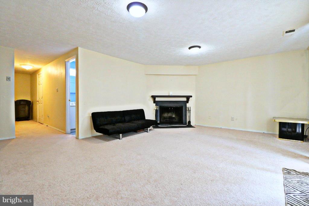 CARLTON SQUARE - Residential