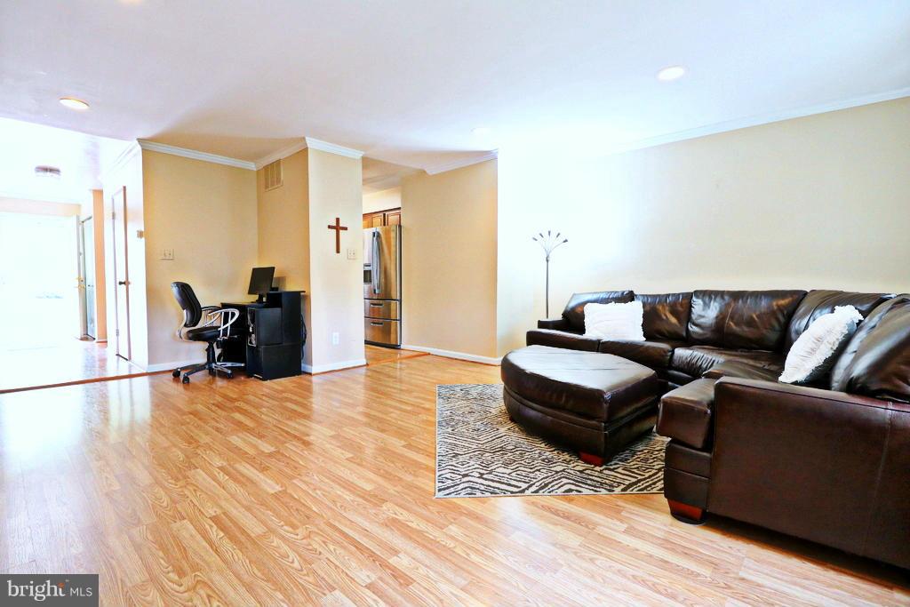 CARLTON SQUARE - Residential