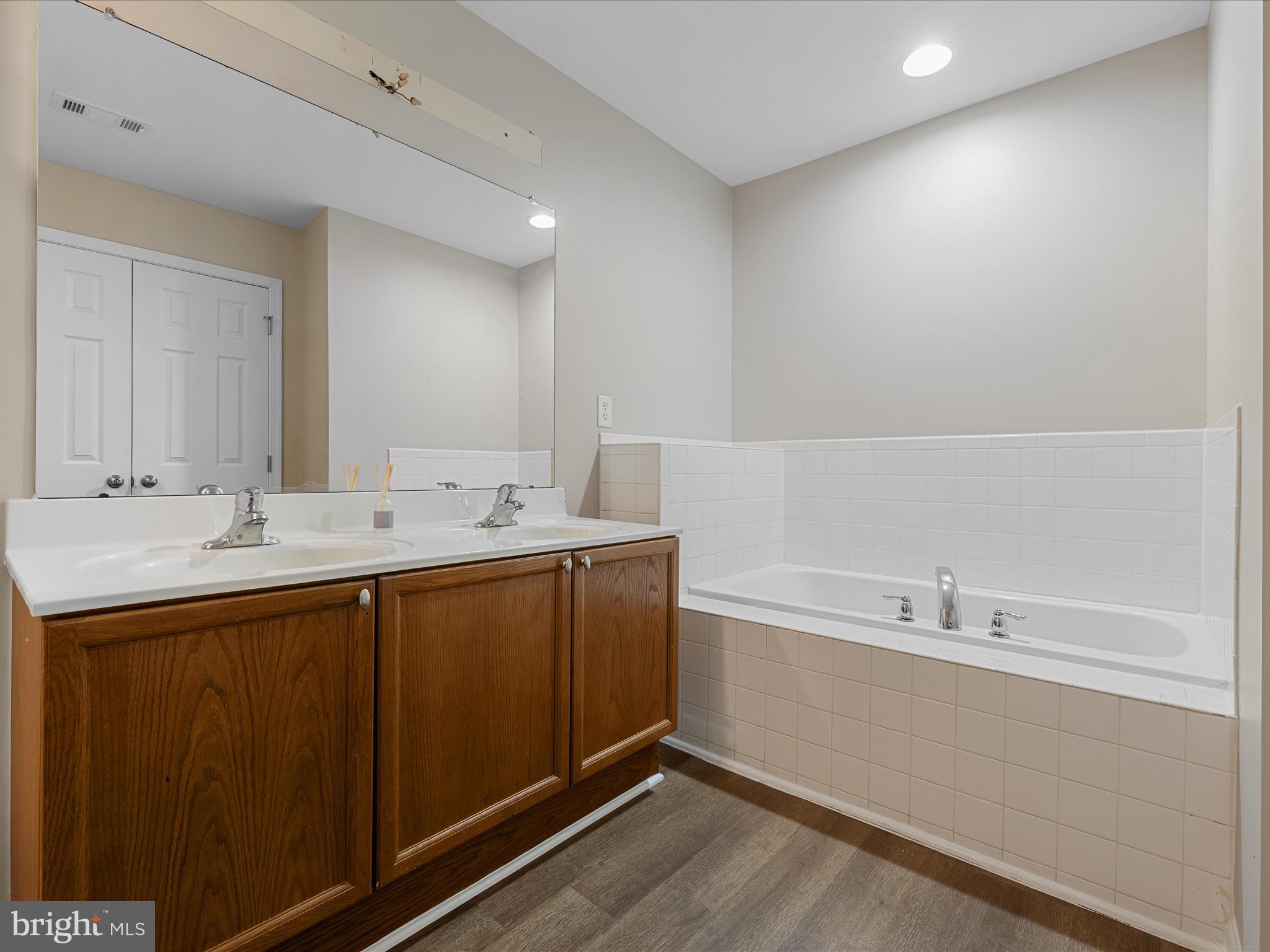 MANOR PARK - Residential