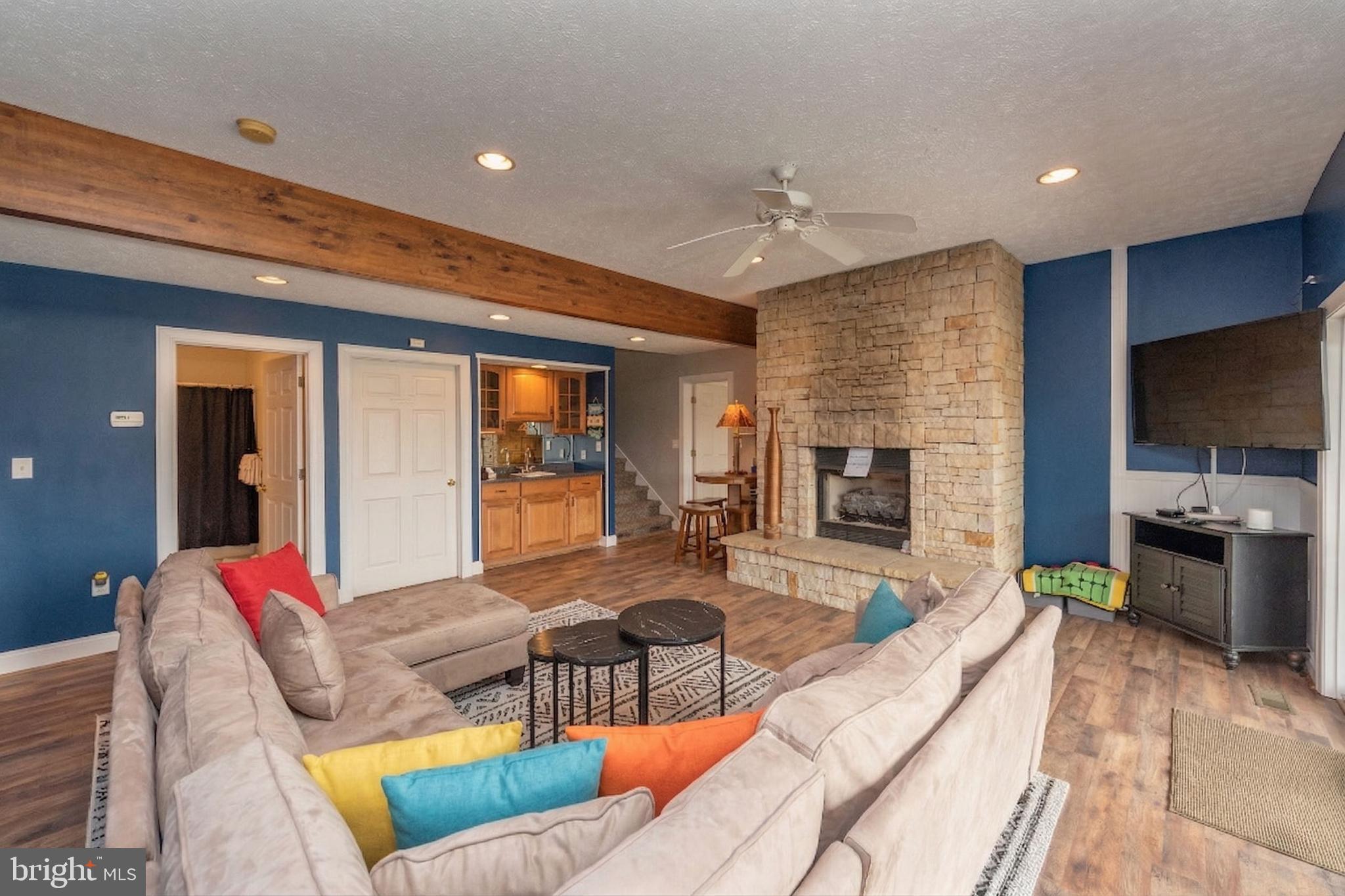 WATERFRONT GREENS - Residential