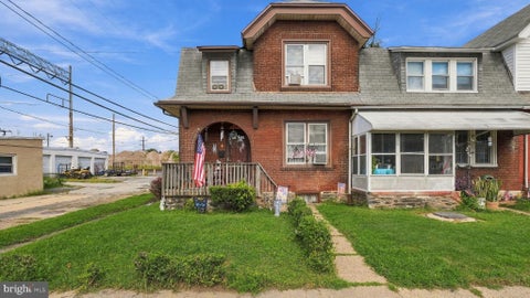 Townhouse For Sale - 1 Chestnut Street<br/> MARCUS HOOK, PA 19061