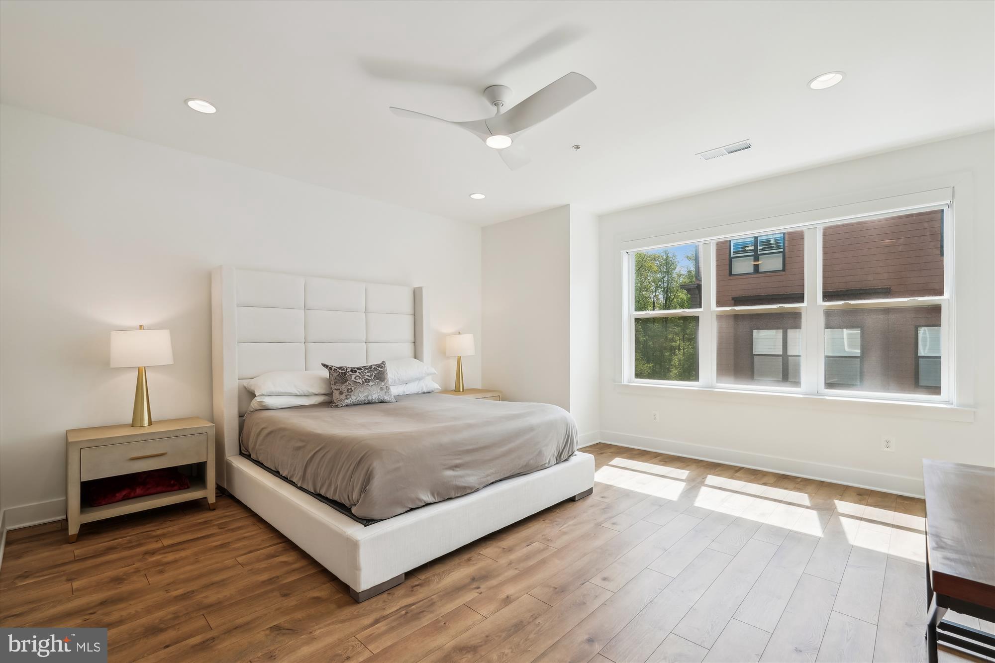 TOWER OAKS - Residential