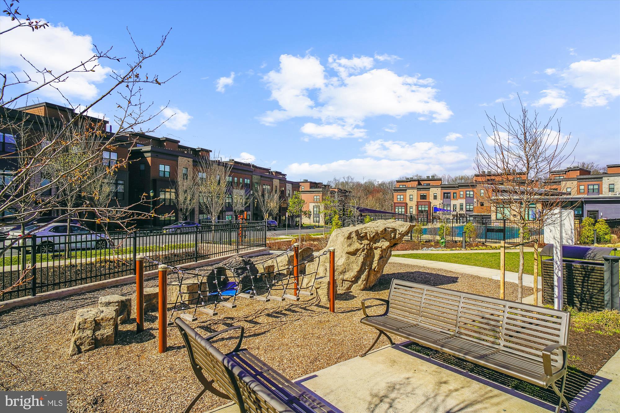 TOWER OAKS - Residential