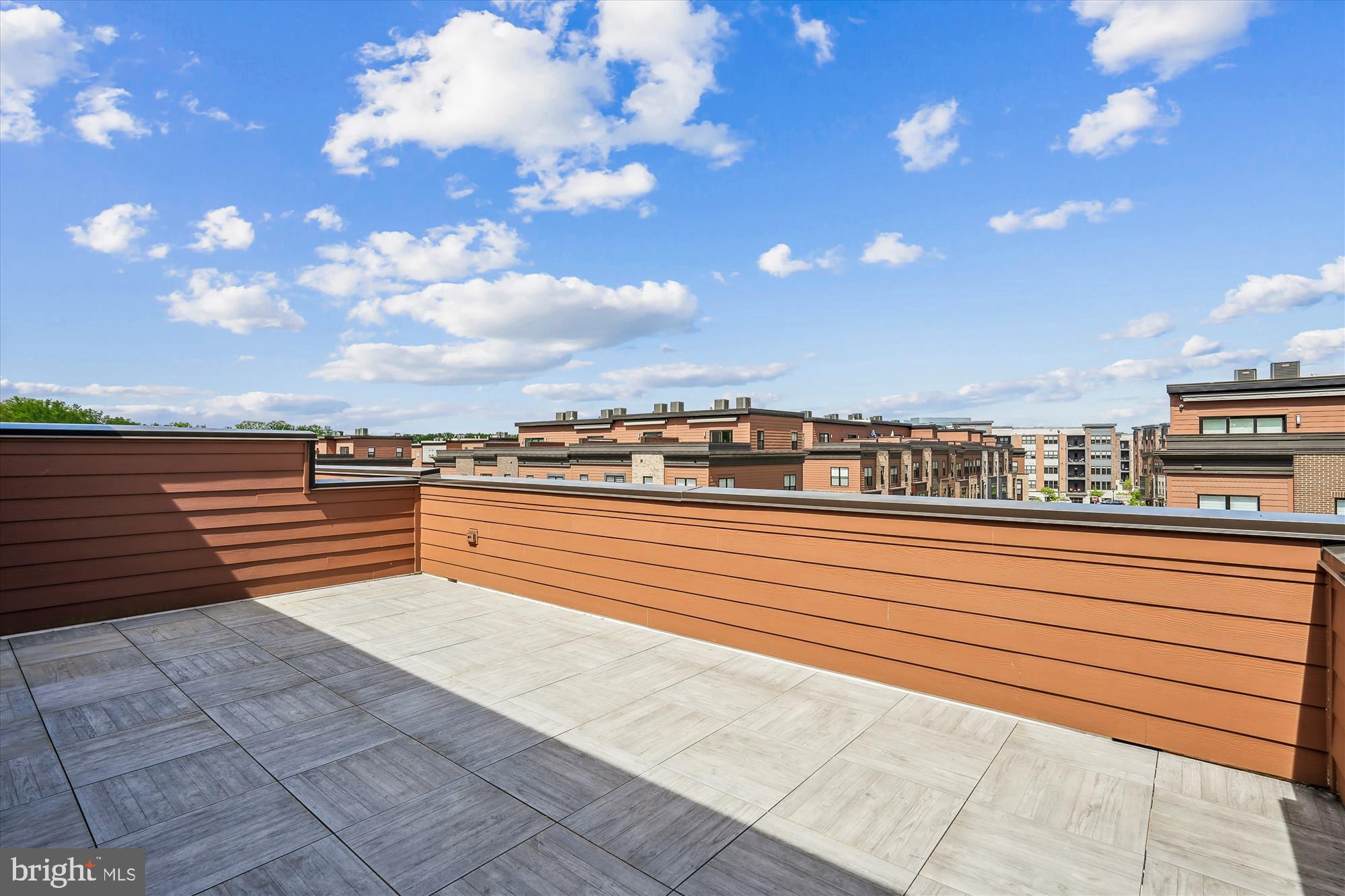 TOWER OAKS - Residential