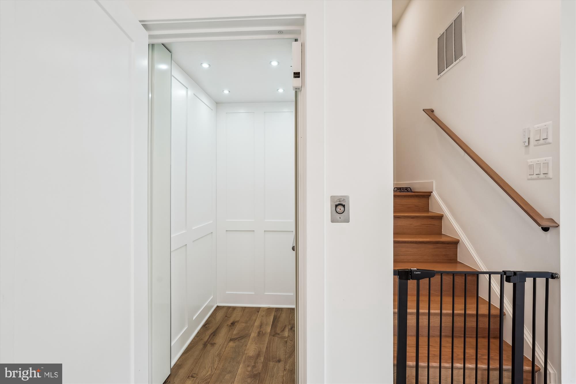 TOWER OAKS - Residential